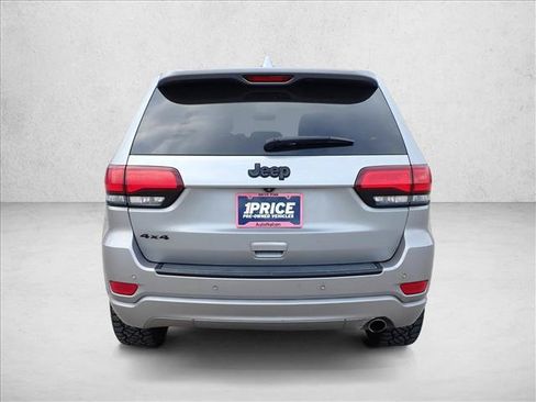 Used 2018 Jeep Grand Cherokee Altitude AWD/4WD image 3