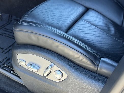 Used 2023 Porsche Macan S w/ Sport Chrono Package image 33