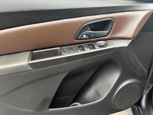 Used 2015 Chevrolet Cruze LT image 19