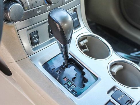 Used 2013 Toyota Highlander SE image 26