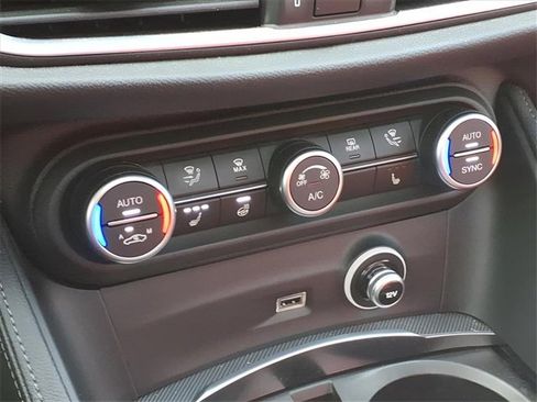 Used 2024 Alfa Romeo Stelvio Veloce image 10