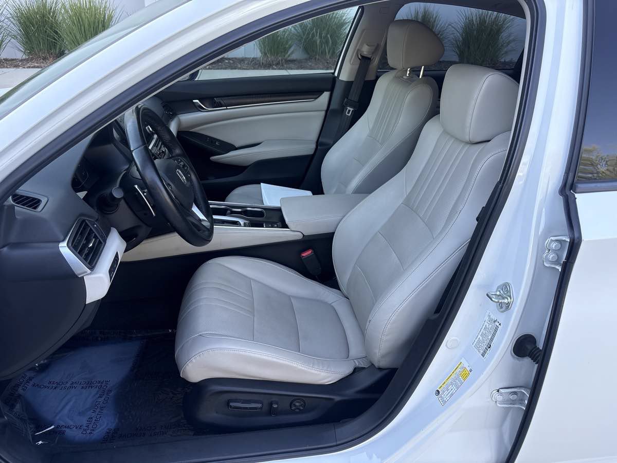 Used 2018 Honda Accord Touring image 18