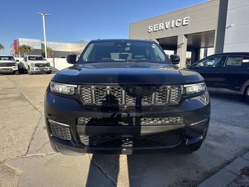 Used 2023 Jeep Grand Cherokee L Limited w/ Luxury Tech Group II image 2