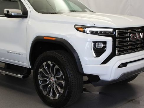 New 2026 GMC Canyon Denali AWD/4WD image 3