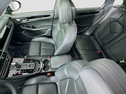 Certified 2023 Porsche Macan image 14