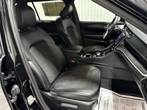 Used 2023 Jeep Grand Cherokee L Laredo RWD image 29