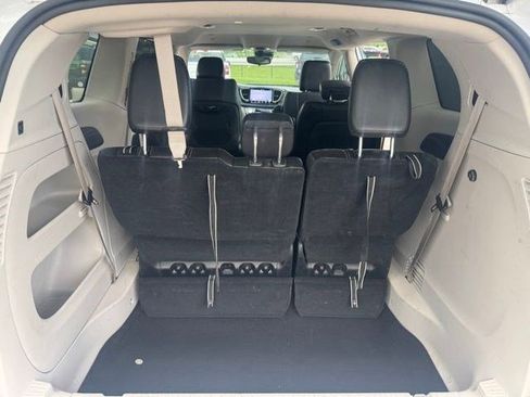 Used 2023 Chrysler Pacifica Touring-L FWD image 28
