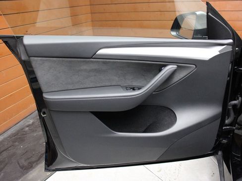 Used 2023 Tesla Model Y Long Range image 23