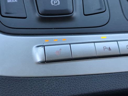 Used 2025 Kia Carnival FWD image 23