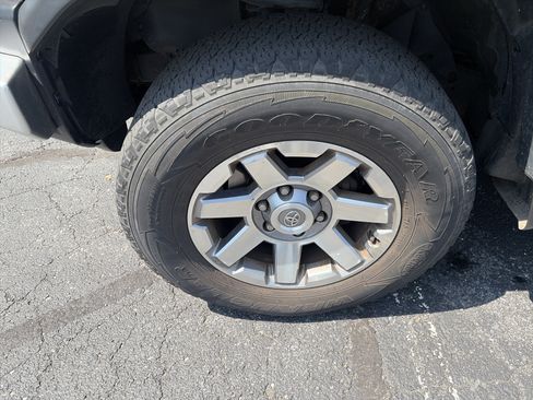 Used 2014 Toyota FJ Cruiser 4WD w/ Upgrade Package image 9