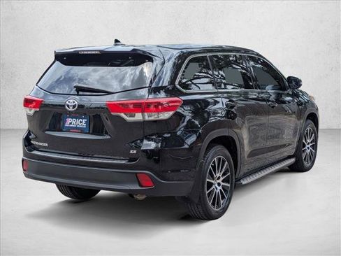 Used 2017 Toyota Highlander SE FWD image 5