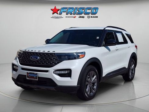 Used 2023 Ford Explorer XLT w/ Equipment Group 202A AWD/4WD image 3