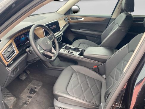 Used 2025 Volkswagen Atlas SE AWD/4WD image 10