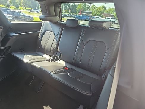 Used 2023 Ford Expedition Platinum AWD/4WD image 15