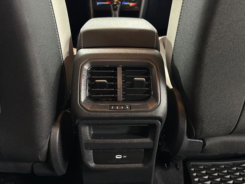 Certified 2025 Volkswagen Taos SE image 33