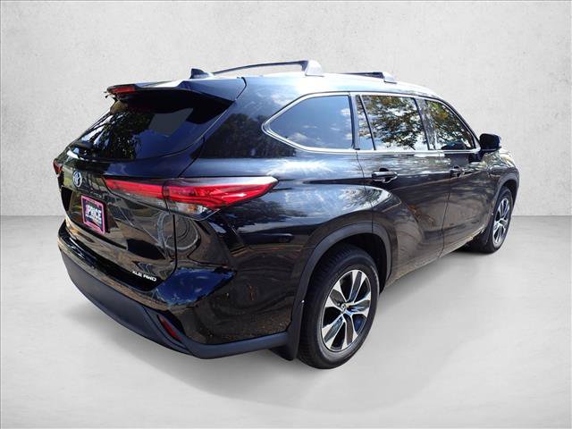 Used 2020 Toyota Highlander XLE AWD/4WD image 4