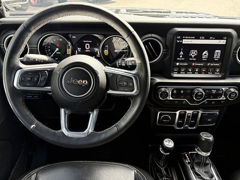 Used 2022 Jeep Wrangler Unlimited Sahara w/ Cold Weather Group AWD/4WD image 15