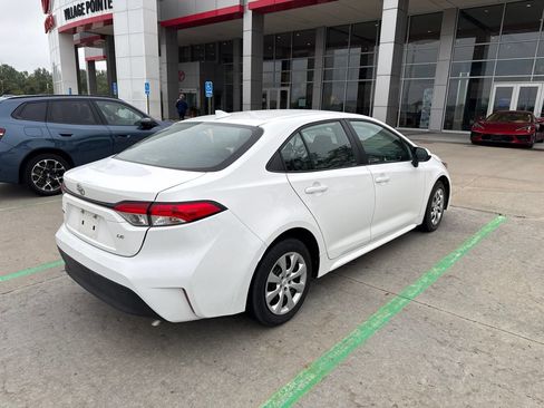 Used 2024 Toyota Corolla LE FWD image 6