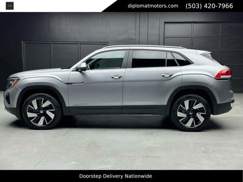 Used 2024 Volkswagen Atlas Cross Sport SE image 3