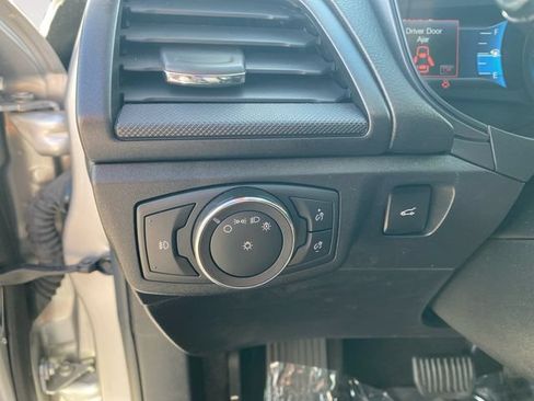 Used 2018 Ford Fusion SE w/ Equipment Group 201A FWD image 18