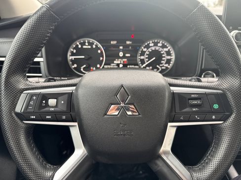 Used 2024 Mitsubishi Outlander SE Black Edition image 24
