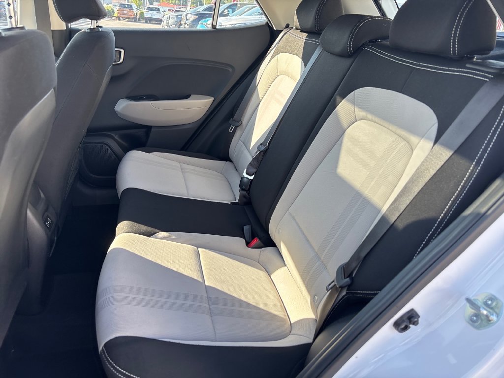 Used 2025 Hyundai Venue SEL FWD image 19