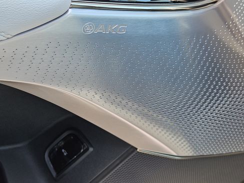 New 2025 Cadillac Lyriq Luxury image 22