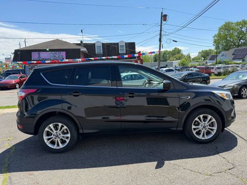 Used 2017 Ford Escape SE FWD image 4