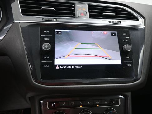 Used 2021 Volkswagen Tiguan SE R-Line image 13