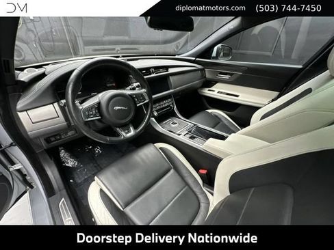 Used 2018 Jaguar XF S RWD image 17