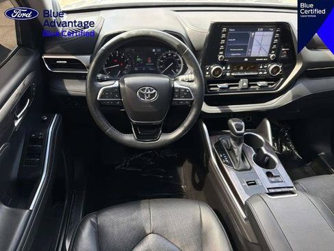 Used 2021 Toyota Highlander Limited FWD image 10