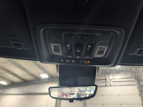 Used 2025 GMC Sierra 2500 AT4X w/ AT4X AEV Edition AWD/4WD image 14