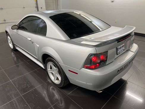Used 2001 Ford Mustang Coupe image 4