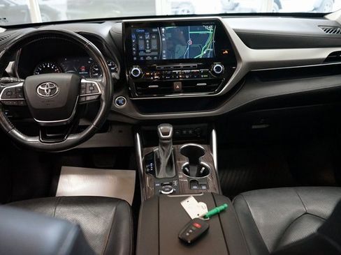 Used 2021 Toyota Highlander Platinum image 43