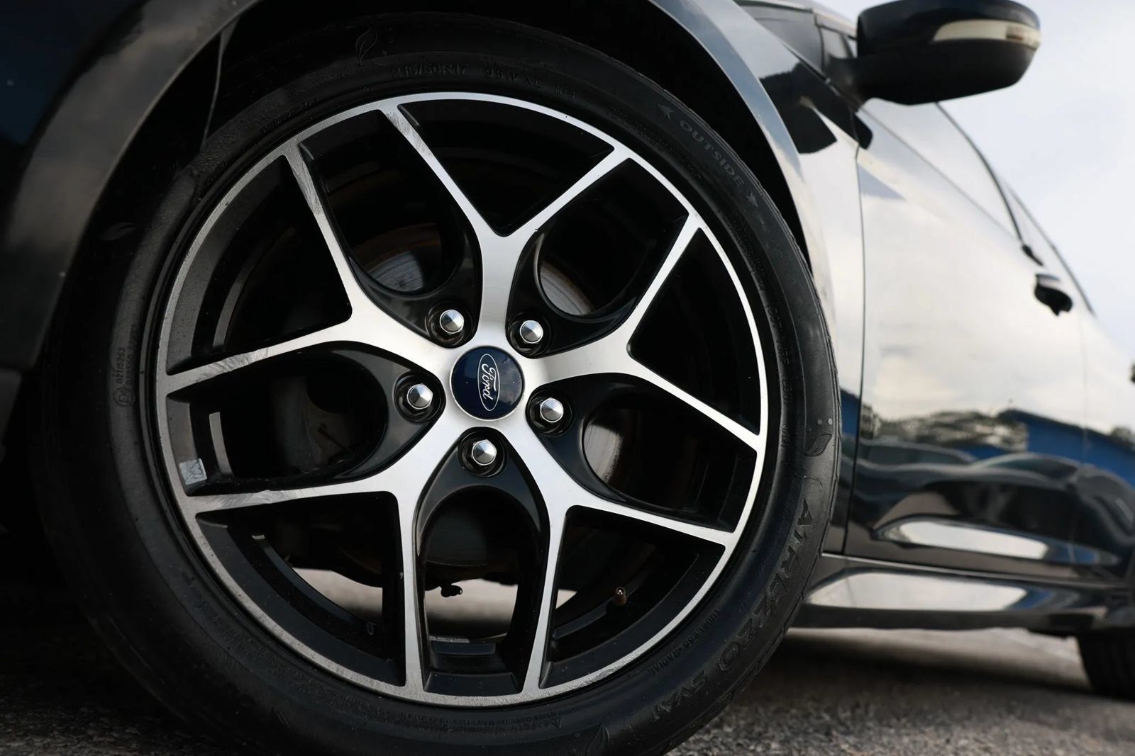 Used 2015 Ford Focus SE w/ SE Sport Package FWD image 26