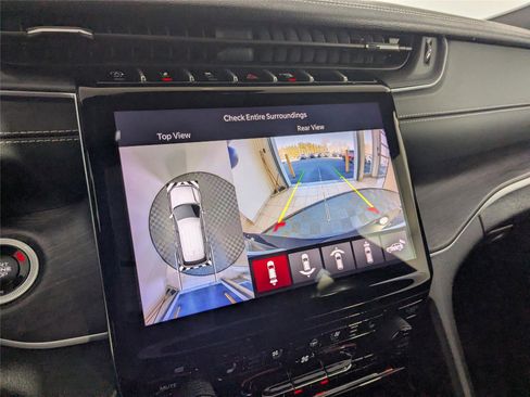 Used 2025 Jeep Grand Cherokee L Limited w/ Luxury Tech Group II image 19