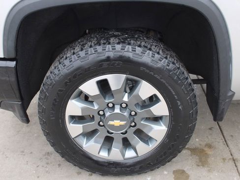 Used 2022 Chevrolet Silverado 2500 Custom w/ Custom Convenience Package image 12