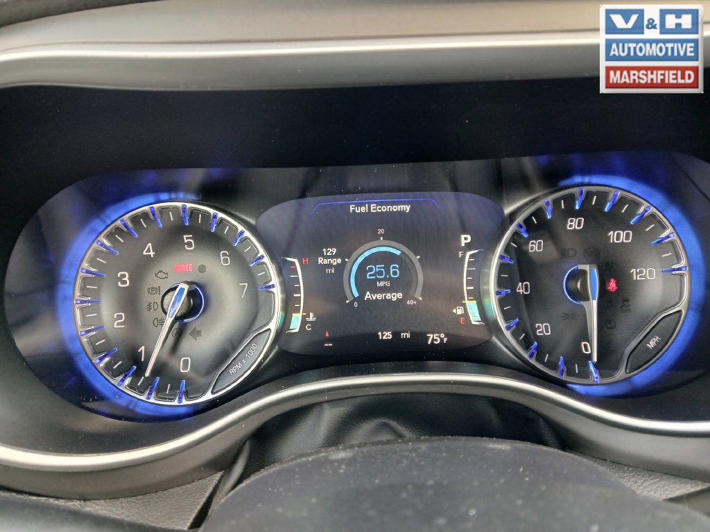New 2027 Chrysler Pacifica Select w/ Family Tech Group AWD/4WD image 18
