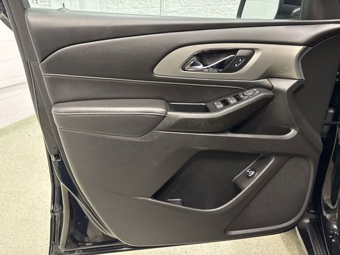 Used 2023 Chevrolet Traverse LT w/ Rear Camera Mirror Package image 14