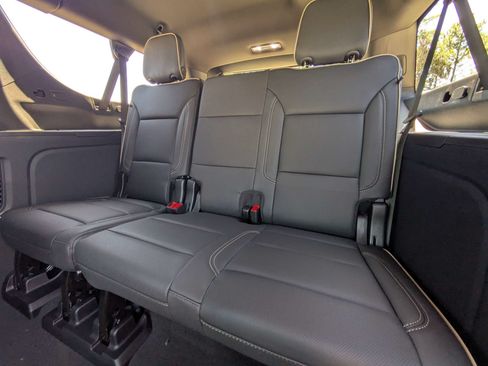 New 2026 Chevrolet Suburban Premier RWD image 9