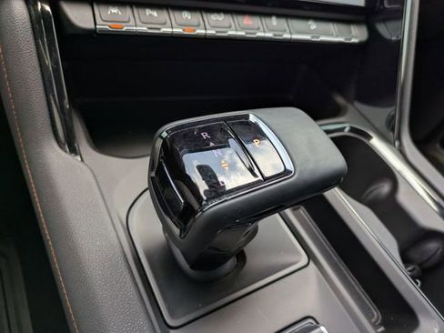 Used 2025 GMC Sierra 1500 AT4 w/ AT4 Premium Package AWD/4WD image 18