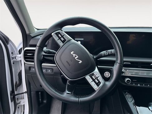 Used 2025 Kia Telluride S image 12