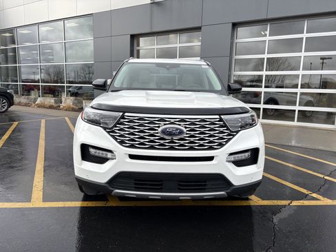 Used 2021 Ford Explorer Platinum image 2