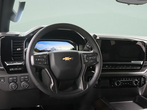Used 2025 Chevrolet Silverado 2500 High Country w/ Technology Package AWD/4WD image 9