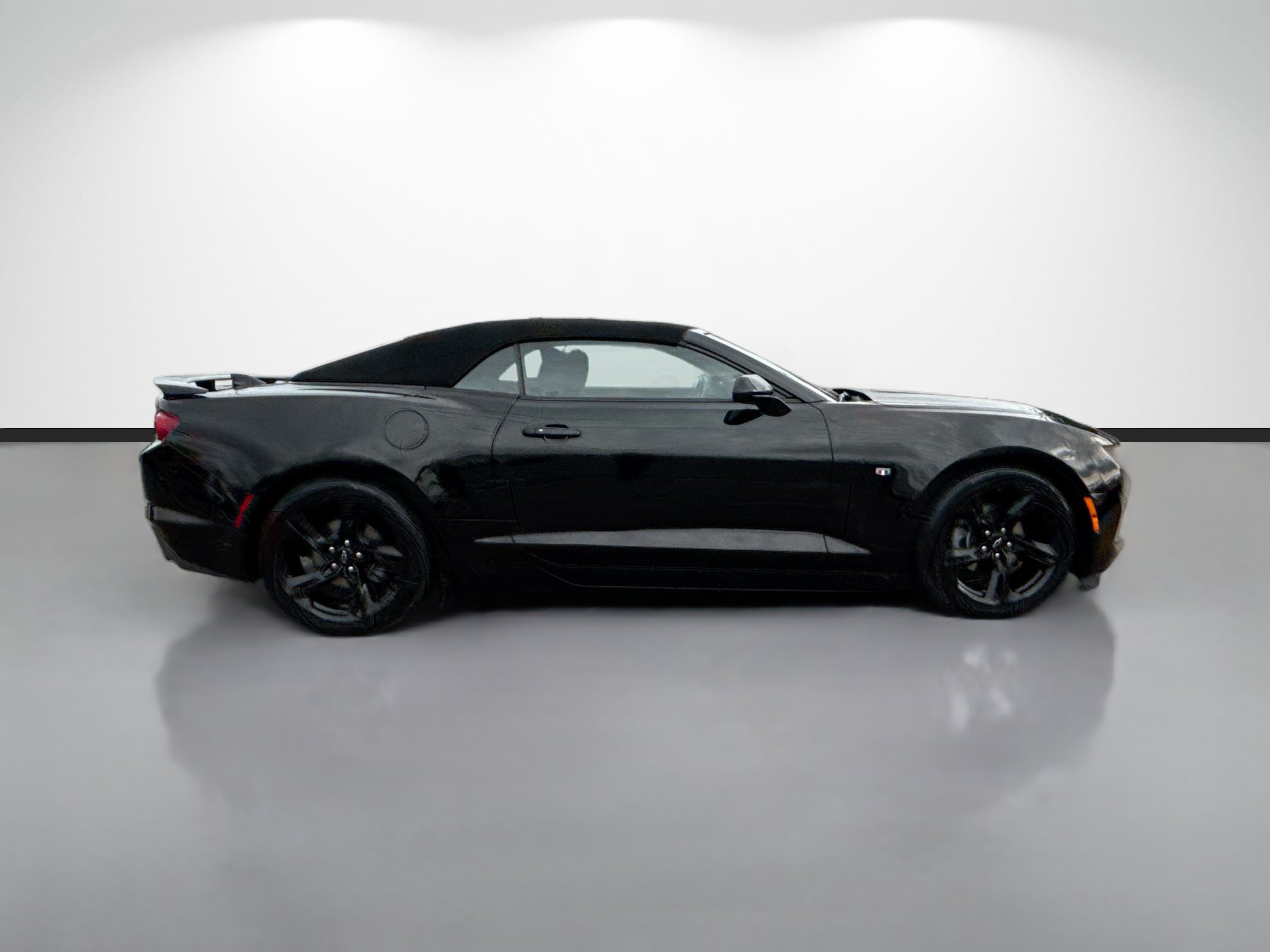 Used 2021 Chevrolet Camaro LT w/ Technology Package RWD image 2