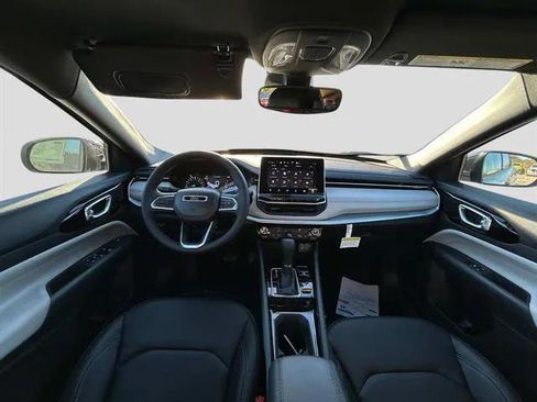 Certified 2026 Jeep Compass Limited image 8