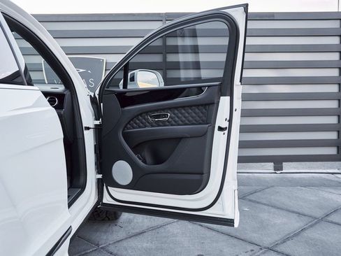 Used 2022 Bentley Bentayga image 20