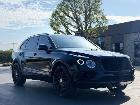 Used 2017 Bentley Bentayga AWD/4WD image 3
