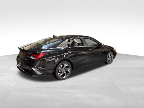 New 2026 Hyundai Elantra Limited FWD image 4