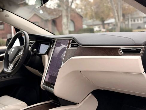 Used 2017 Tesla Model X 75D image 12